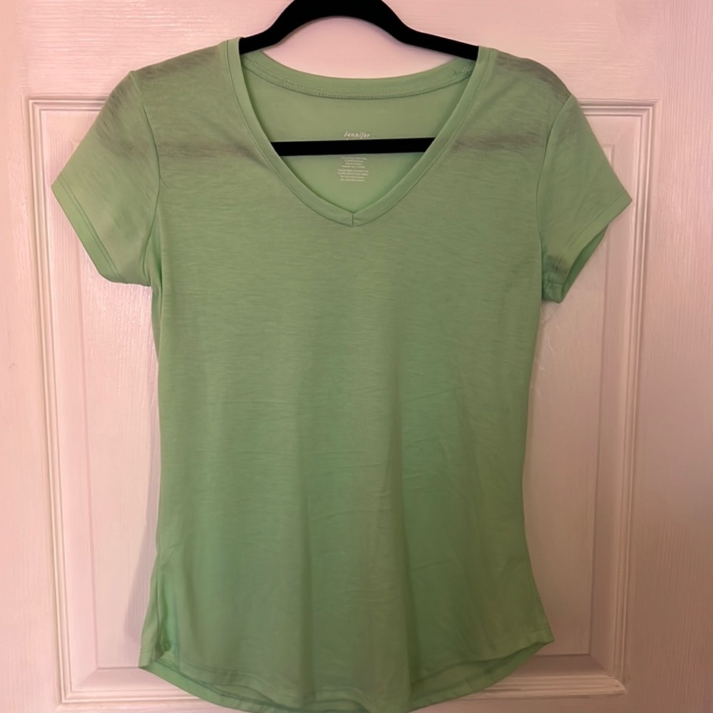 Light green women’s v neck Jennifer Lauren size m